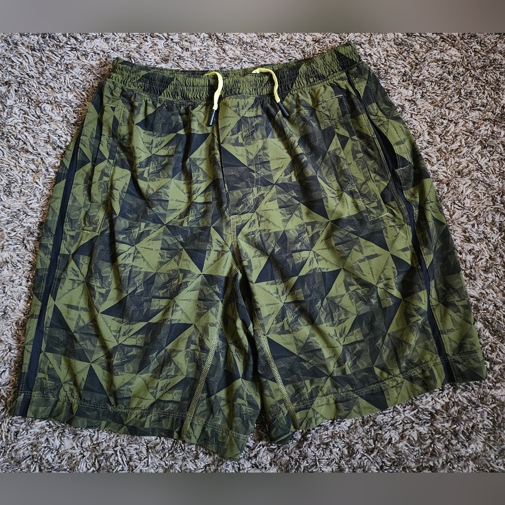 Lululemon Pace Breaker Green Geometric Athletic Lined Shorts Men's